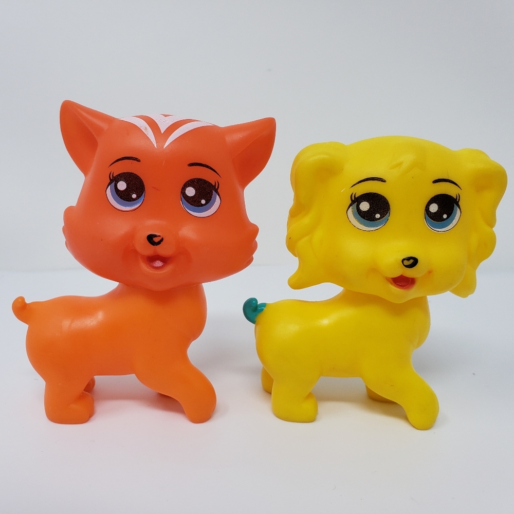 Dog Cat Kitten Plastic Toy Figures Not Branded Lot of 2